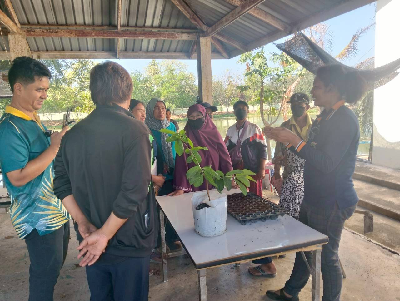 title - ศกร. ร่วมกับ ส.ป.ก.อยุธยา ติวเข้มเกษตรกร ชูโมเดล “โรงอบเคลื่อนที่ - ผัก 3 โลก - มันญี่ปุ่น” เพิ่มทางเลือกสร้างรายได้ในเขตปฏิรูปที่ดิน